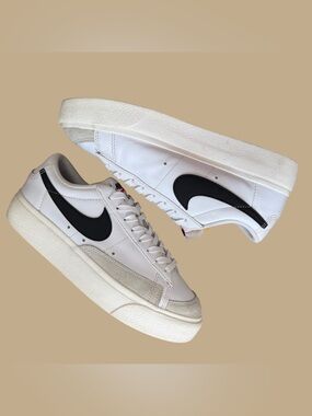 Preloved Nike Women’s Blazer Low Platform